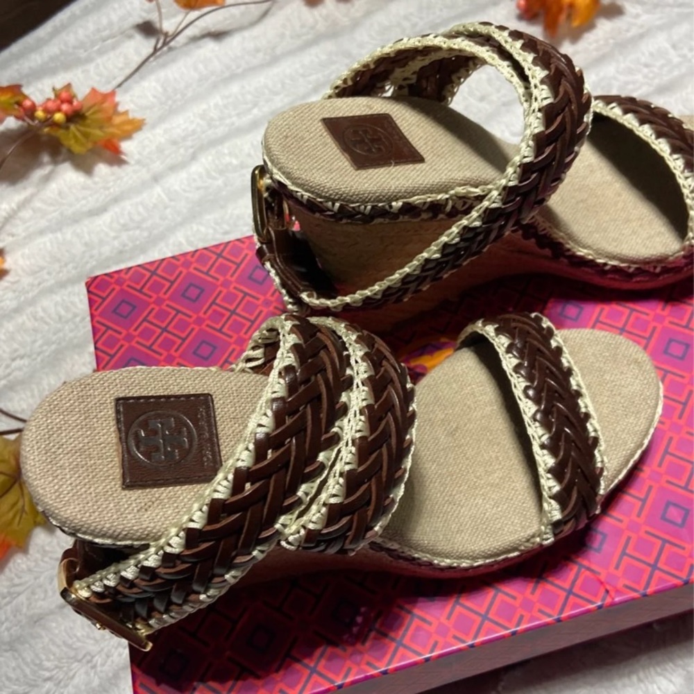 Tory Burch wedge size 8 - Picture 2 of 5